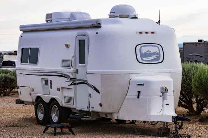 Important Steps to Painting a Fiberglass RV